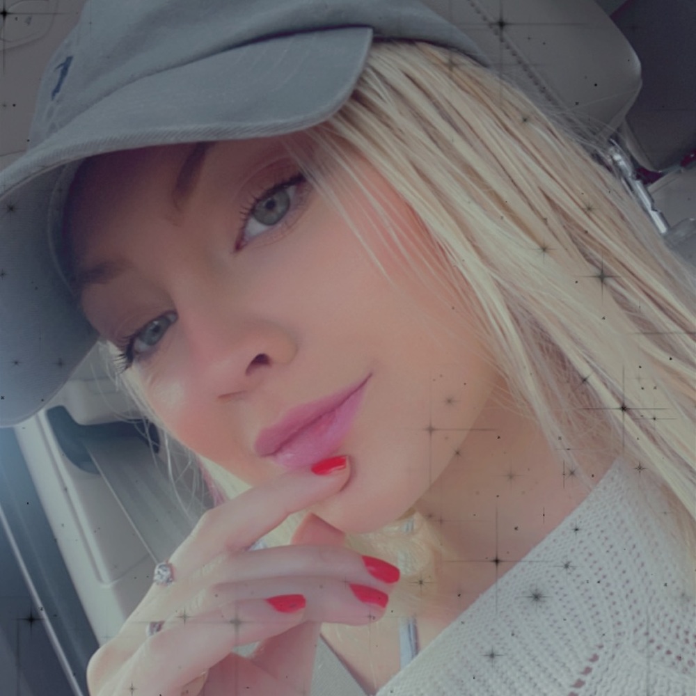 Meet your Posher, Adrianna